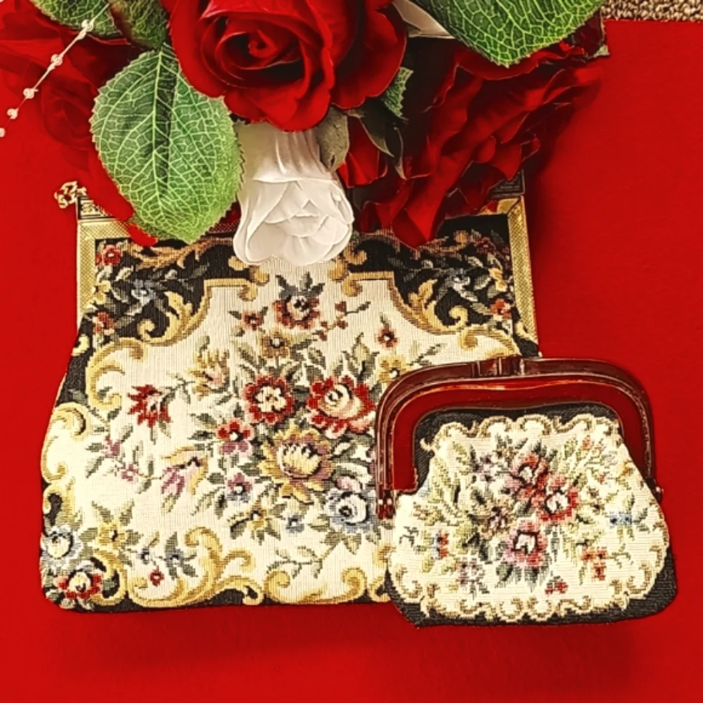 Clutch & Coin Purse - Picture 15 of 16